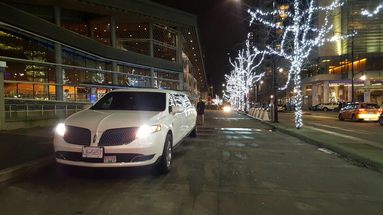 Vancouver Christmas Light Tour Limo Rental - Xclusive Limousine